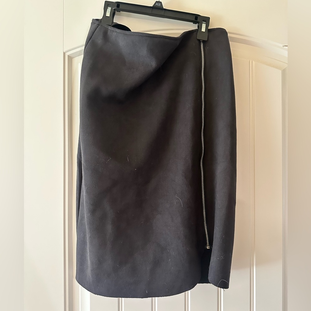 Elegant Suede Black Zipper Skirt